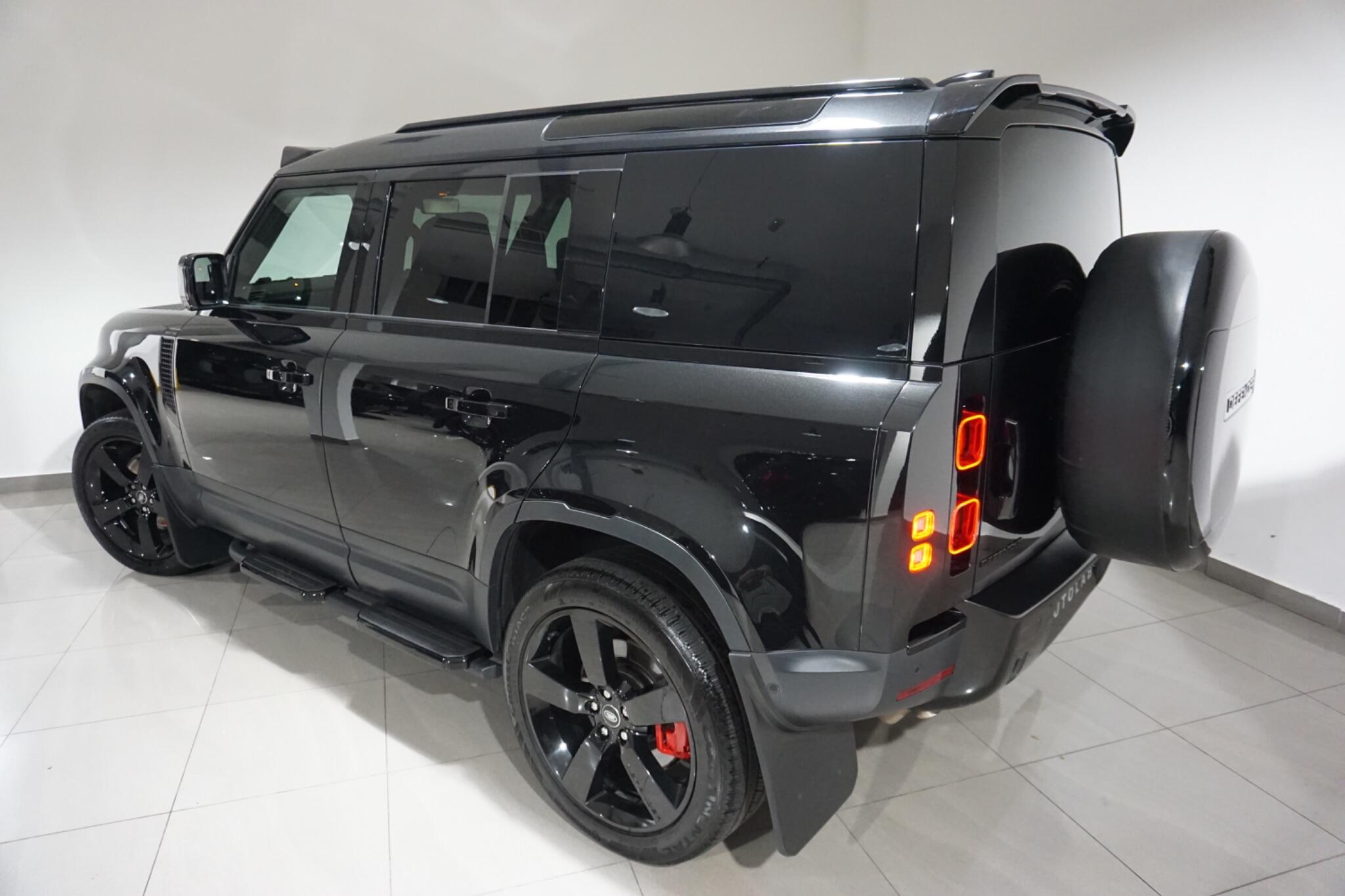 Land Rover Defender 110 3.0 D250 MHEV HSE Hard Top SUV 5dr Diesel Auto 4WD MWB Euro 6 (s/s) (250 ps)